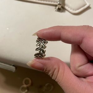 Leaf pandora ring size 4.5